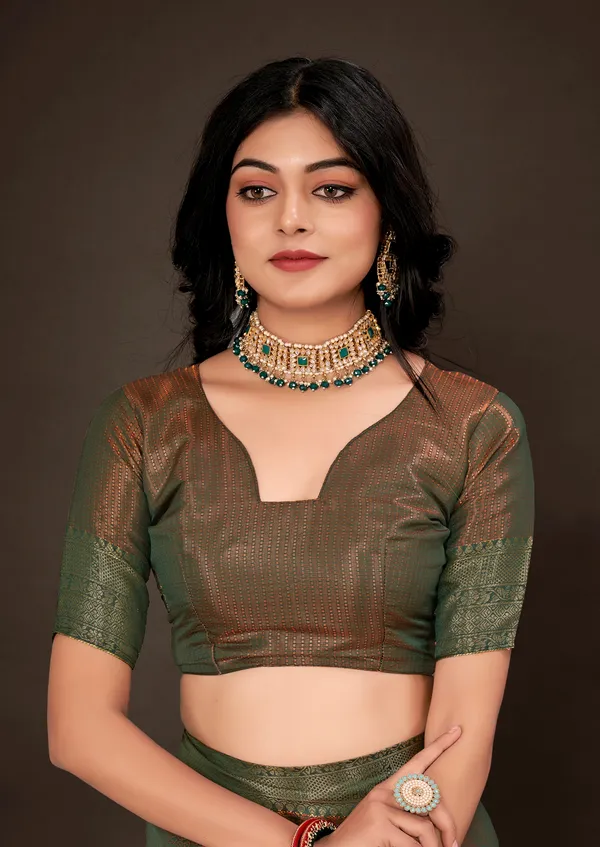 Forest_Green_Luxurious_Kanjivaram_Silk_Saree_Weave_of_Royalty_With_Blouse_Piece_Attached